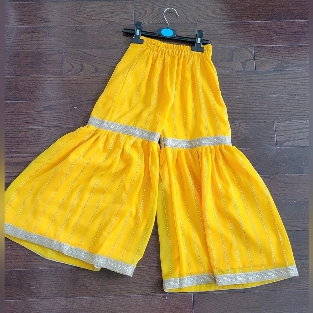 Girls Suit with sharara pants size: 7-8 years